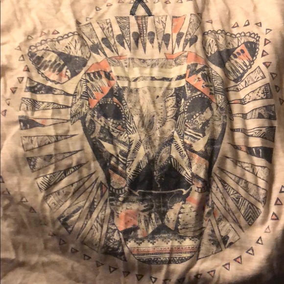 Full tilt lion graphic tank curved hem - Picture 2 of 4